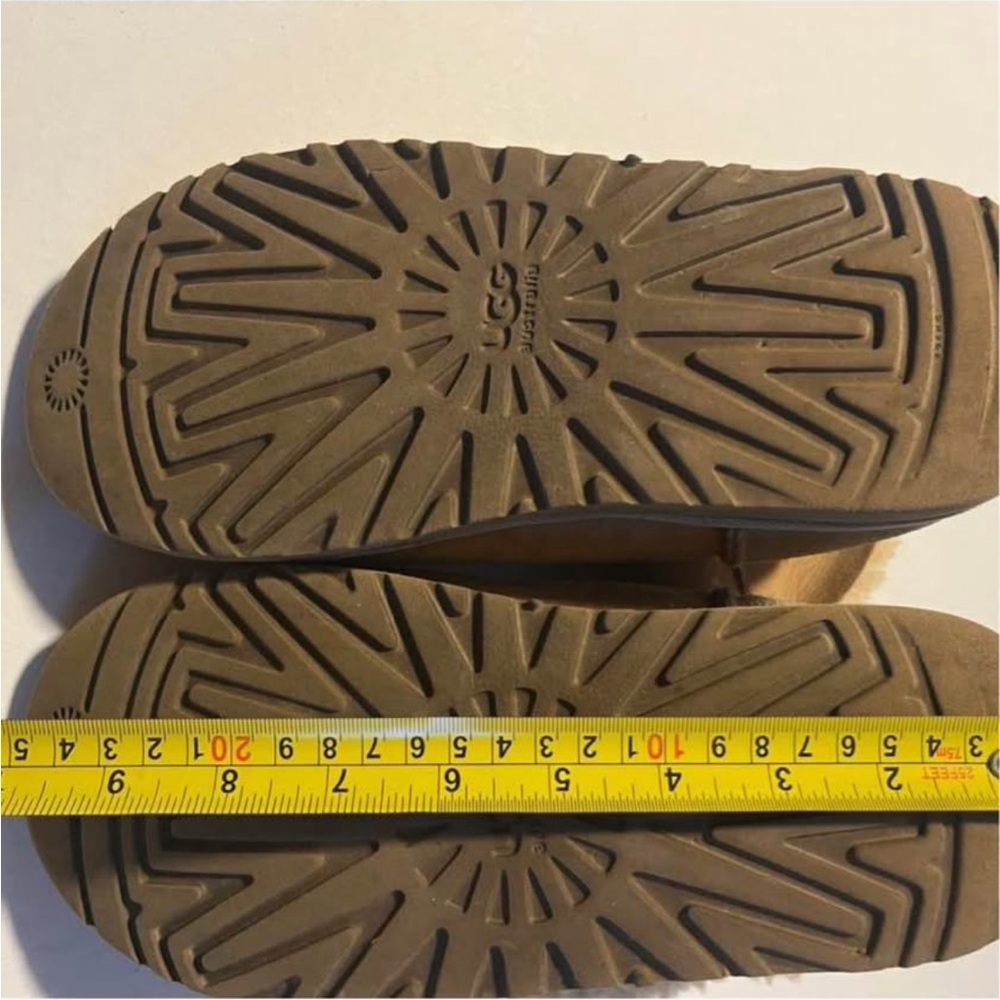 UGG Mini Bailey Shearling Boots with Chestnut Siz… - image 5